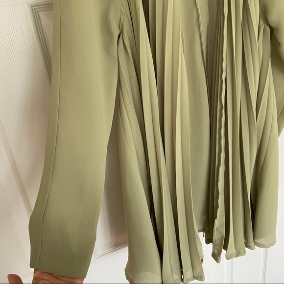 Matcha Green Long Blouse! - Picture 4 of 5